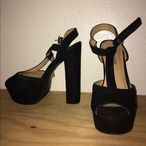 Black velvet heel